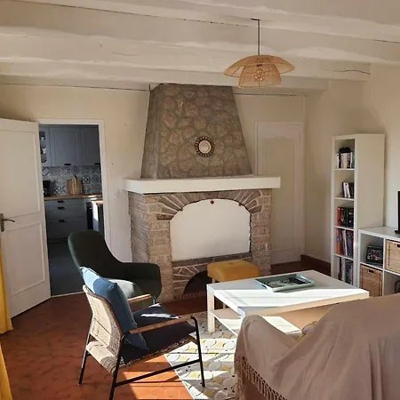 Holiday home Charmante Maison Pres Et Port