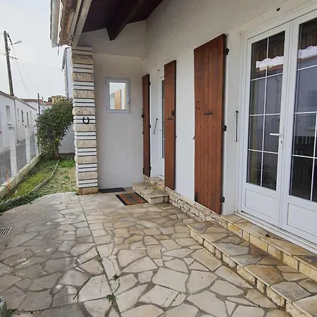 Charmante Maison Pres Et Port Holiday home *