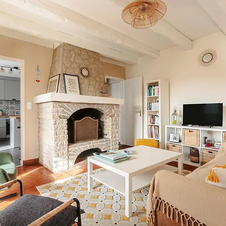 Holiday home Charmante Maison Pres Et Port *