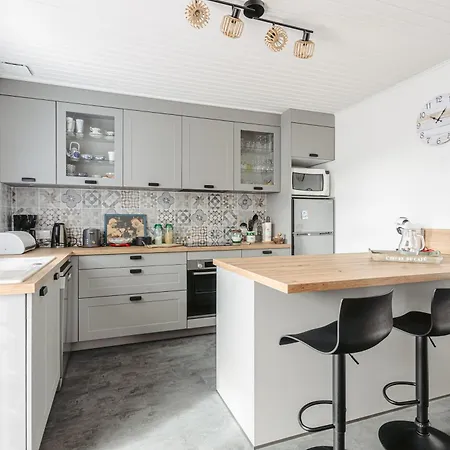 Holiday home Charmante Maison Pres Et Port *